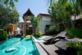 Thai style luxury swimming pool Holiday Villa ホテル詳細