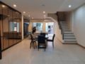 Townhome for rent - 5 mins walk to Skytrain&Mall ホテル詳細