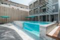 Yanud With balcony Pool View/ close to City Center ホテル詳細