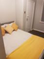 Big room w/ensuite close to Heathrow & London ホテル詳細