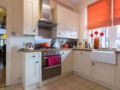 Veeve 2 Bed 1 Bath Flat Honeybourne Road West Hampstead ホテル詳細