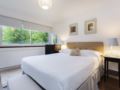 Veeve 2 Bed 2 Bath Flat On Willesden Lane Queens Park ホテル詳細