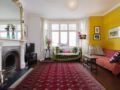 Veeve 4 Bed Family Home On Downton Avenue South London ホテル詳細