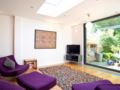 Veeve 4 Bedroom 60S Chic Broughton Gardens Highgate ホテル詳細