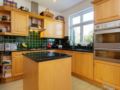 Veeve 5 Bedroom Family Home Preston Close Twickenham ホテル詳細