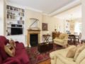 Veeve Beautiful Bohemian 2 Bed St Charles Square Notting Hill ホテル詳細