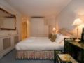 Veeve Egerton Gardens 3 Bedroom 3 Bathroom In Elegant Knightsbridge ホテル詳細