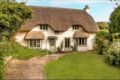 Beautiful Thatched Cottage in Lovely Village. ホテル詳細