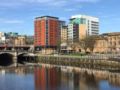 Glasgow City Centre Apartment with River Clyde Views ホテル詳細