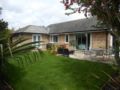 Luxury 4 Bed 3 Bathroom Bungalow , South West of London, The Dapples ホテル詳細