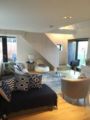 Modern 3 bed riverside home in Bath ホテル詳細