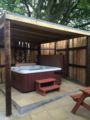 Pinewood Park - Tipis, Hot Tubs and Lodges ホテル詳細