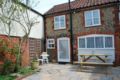 Romantic Flint Cottage on the Suffolk Coast ホテル詳細