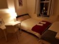 Simple, cosy private house, 15-min walk from City Centre' ホテル詳細