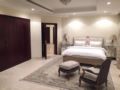Luxury Fully Furnished Four Bedroom Villa in Palm ホテル詳細