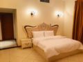 Luxury Furnished 5BR Villa located in Umm Sequim ホテル詳細