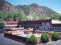 Glenwood Springs Cedar Lodge ホテル詳細