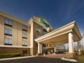 Holiday Inn Express & Suites C ホテル詳細