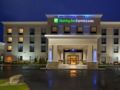 Holiday Inn Express & Suites Malone ホテル詳細