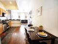 Lenox Unit 3 by Luxury Living Suites ホテル詳細