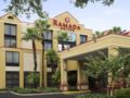 Ramada by Wyndham Suites Orlando Airport ホテル詳細