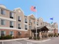 Staybridge Suites Milwaukee West-Oconomowoc ホテル詳細