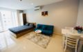 5 Sky Center 1BR Apt with Balcony & Pool View ホテル詳細