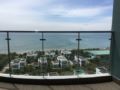 Blue Sapphire - Sea View 2BR Apt - 2 Mins to Beach ホテル詳細