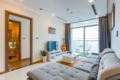 Luxurious Sky-View Gateway | LuLuHomes Apartments ホテル詳細