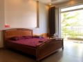 Spacious, luxurious, full of natural light bedroom ホテル詳細